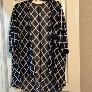 LuLaRoe Black and White Patterned Kimono